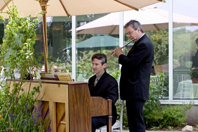 brendan-marty-piano-and-flute-at-crabtrees-kittle-house-bok-music-eckert-wedding-ceremony
