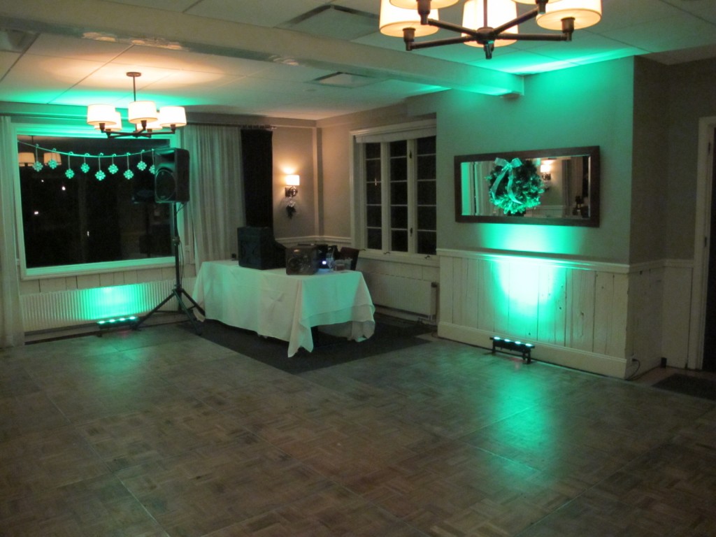Crabtree's Kittle House Dining Room - holiday party with up-lighting vue3 and ecllipse 121810 (5)